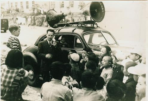 DeShazerspeaking-to-children-1952.jpg